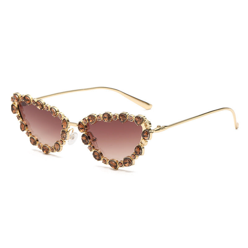 Wholesale Dark retro diamond metal exaggerated sunglasses